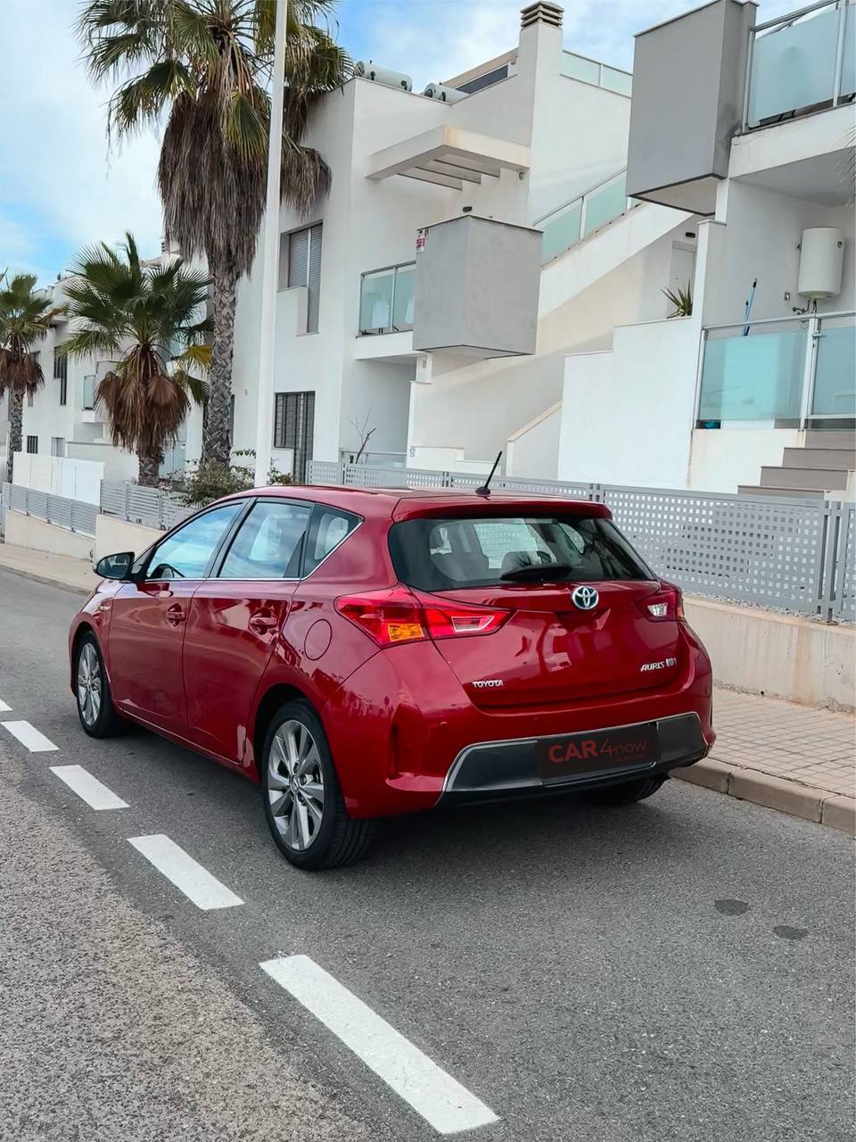 Toyota Auris бічний вигляд