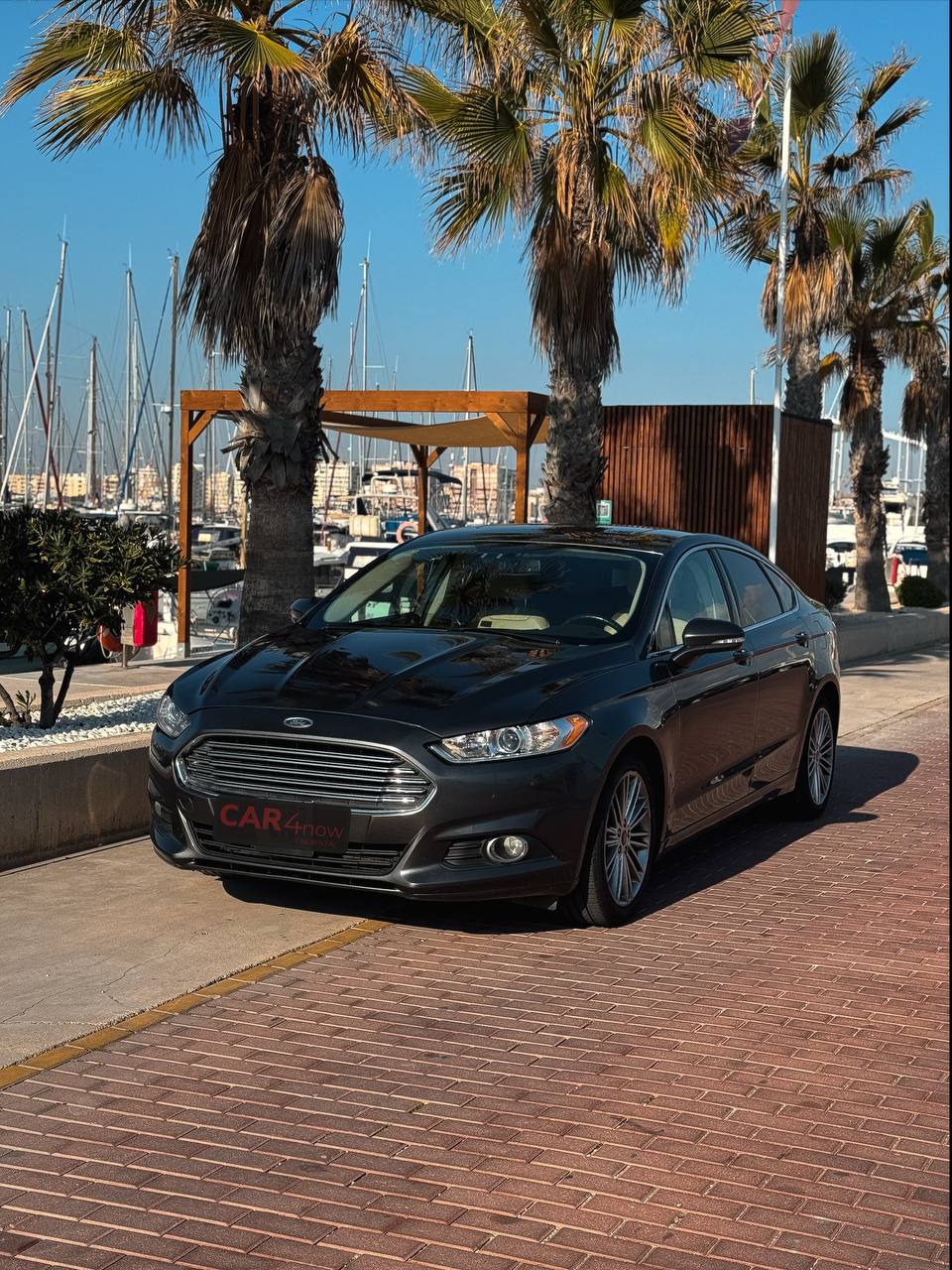 Ford Fusion передній вигляд