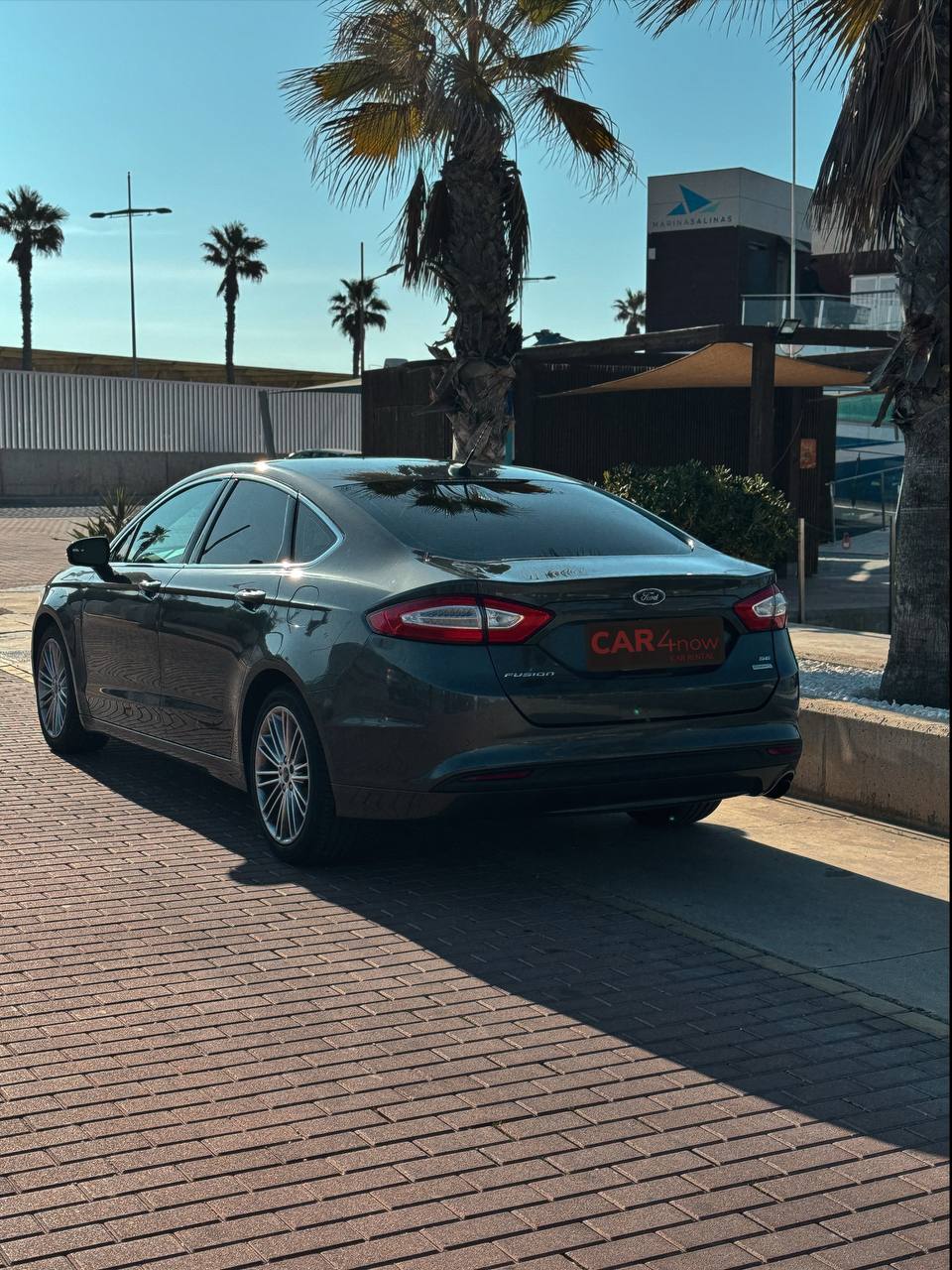 Ford Fusion бічний вигляд