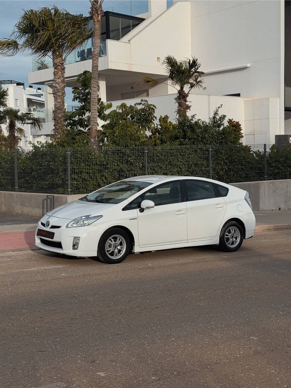 Toyota Prius передній вигляд