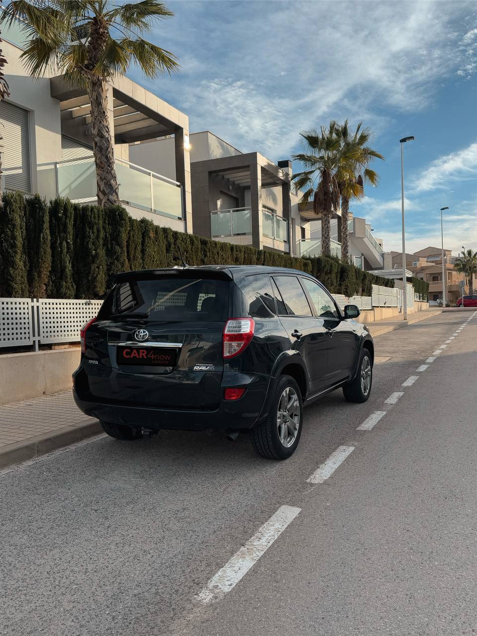 Toyota RAV4 бічний вигляд